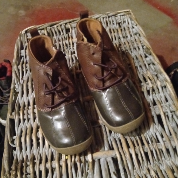 Young toddler boys rain boots ☔ 🥾 - Picture 1 of 4